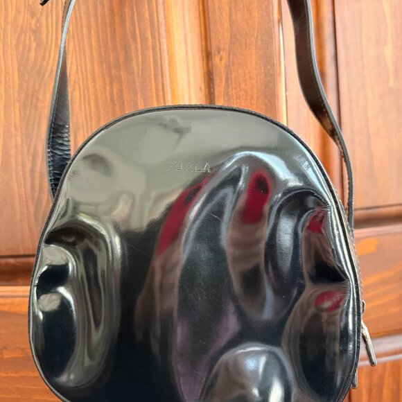 VINTAGE FURLA BLACK PATENT LEATHER CROSSBODY - Picture 4 of 6